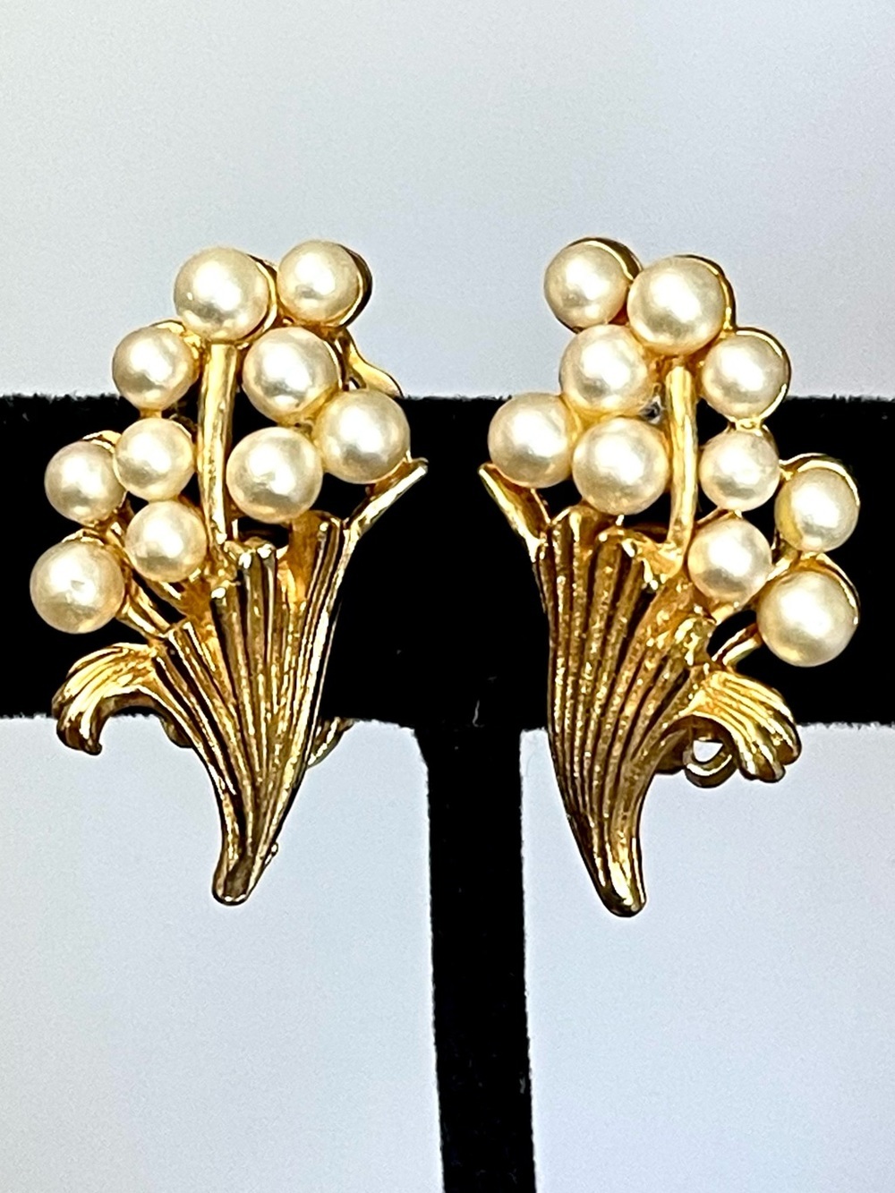 Vintage Pearl Cluster Spray Clip Earrings Gold Tone Flower Bouquet Coquette MCM